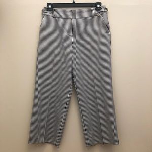 St. John Sport Seersucker Cropped Capri Pants (size 10)
